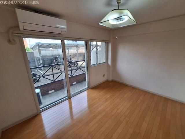 グリーンマンションの洋室