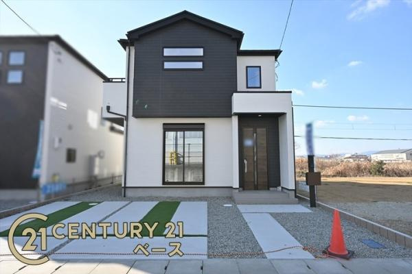 天理市永原町の新築一戸建の前面道路含む現地写真|道路路の高低差もなく駐車も楽々！