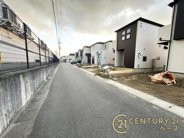 天理市永原町の新築一戸建の前面道路含む現地写真|落ち着いた雰囲気の住宅地内です！