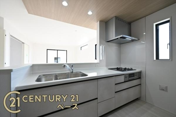 天理市永原町の新築一戸建の前面道路含む現地写真|道路路の高低差もなく駐車も楽々！