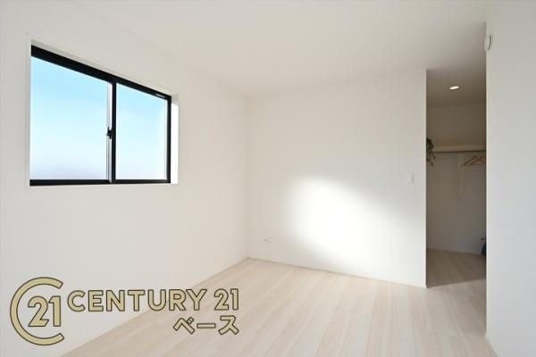 天理市永原町の新築一戸建の洋室|■現地撮影写真■日当たりのよい明るい雰囲気の洋室です！