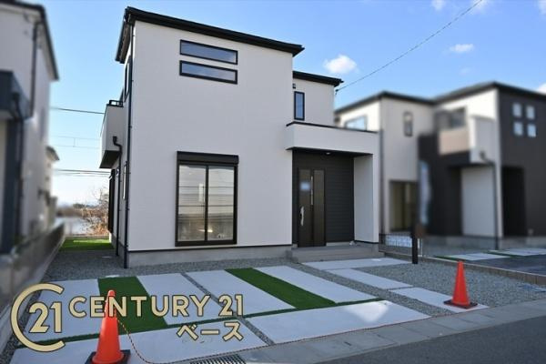 天理市永原町の新築一戸建の外観|■現地撮影写真■耐震等級３の地震に強い安心の邸宅！雨で汚れを洗い流してくれるセルフクリーニング機能付き外壁！お気軽にお問い合わせください！■