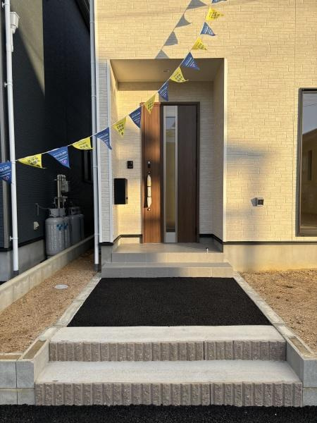 豊田市堤町第3　全4棟・2号棟の玄関|訪れる人を心地よく迎え入れます。