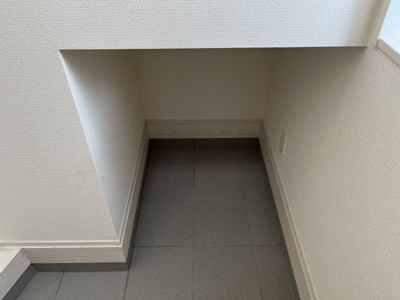 【玄関】 | 神大寺4丁目新築戸建て | くぼみ収納