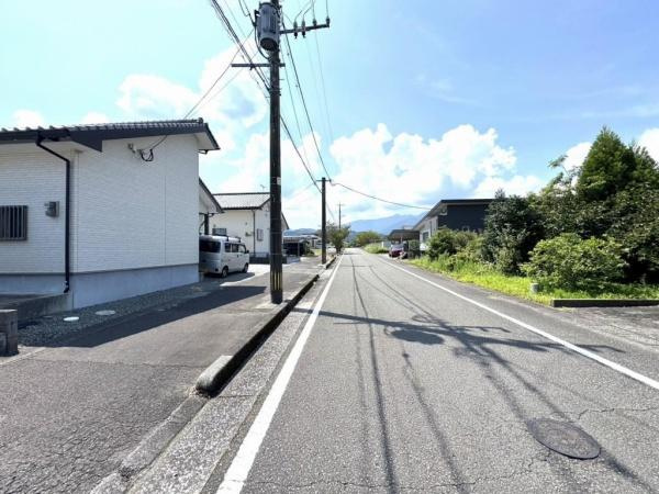 宮崎市田野町あけぼの・中古戸建の前面道路含む現地写真