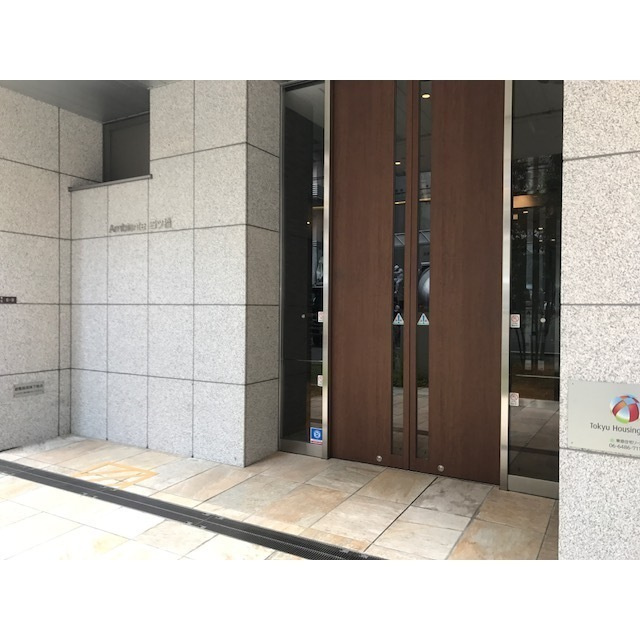 アンビエンテ四ツ橋のエントランス