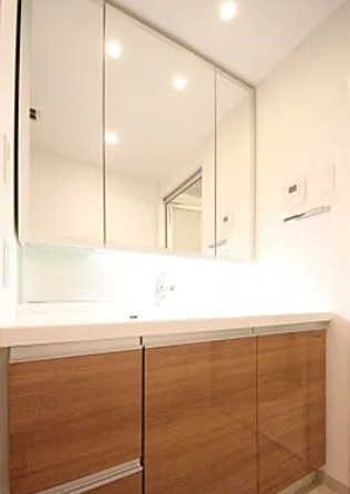 パークタワー梅田の独立洗面台