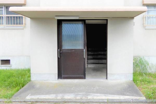 ビレッジハウス高屋1号棟のエントランス|建物の内部です