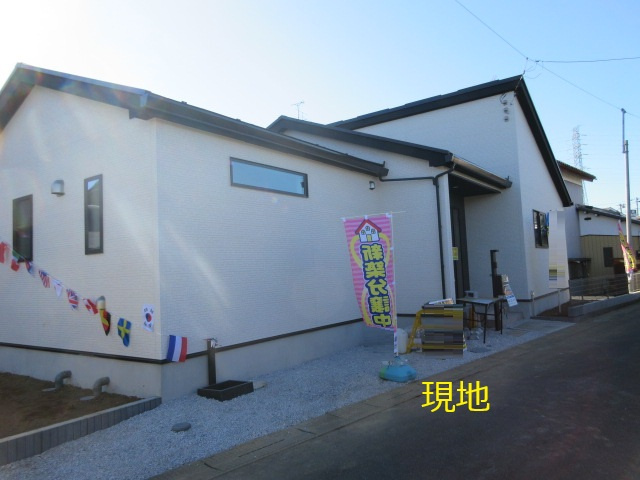 【仲介手数料無料】新築戸建　滑川町月輪1025-1（全1棟大型平屋住宅）の前面道路含む現地写真