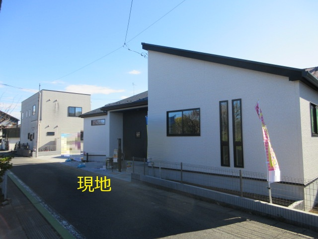 【仲介手数料無料】新築戸建　滑川町月輪1025-1（全1棟大型平屋住宅）の前面道路含む現地写真