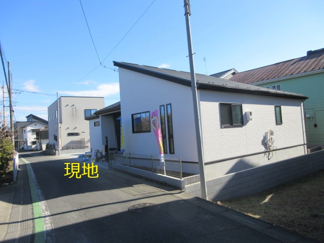 【仲介手数料無料】新築戸建　滑川町月輪1025-1（全1棟大型平屋住宅）の前面道路含む現地写真