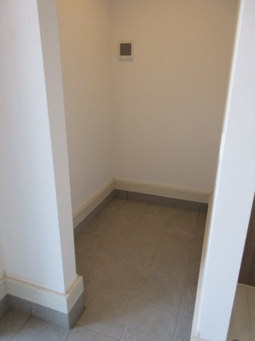 【仲介手数料無料】新築戸建　滑川町月輪1025-1（全1棟大型平屋住宅）の前面道路含む現地写真