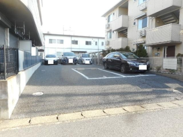 メゾンドールの駐車場