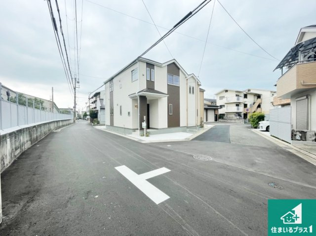 伊丹市松ケ丘　新築一戸建ての前面道路含む現地写真|車通りの少ない前面道路！お子様がいらっしゃるご家族でも安心！