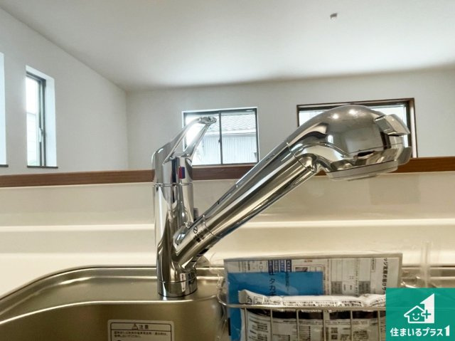 伊丹市松ケ丘　新築一戸建ての設備|浄水器を内蔵！炊飯時、お茶を作る時に安心してお水を使えます！お湯と冷水、浄水と原水、シャワーの切替えもワンタッチです！