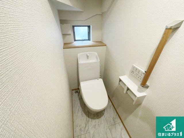 伊丹市松ケ丘　新築一戸建てのトイレ|1・2階の2ヶ所にあるので、朝の忙しい時間の順番待ちもなく、深夜の利用にも大変便利です。