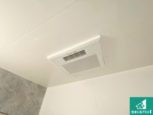伊丹市松ケ丘　新築一戸建ての冷暖房・空調設備|四季を通して快適なバスライフをお手伝いする浴室暖房乾燥機！浴室の乾燥・暖房・涼風・換気はもちろん、２４時間換気にも対応！