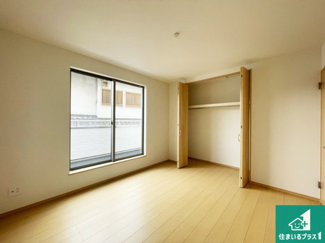 伊丹市松ケ丘　新築一戸建ての洋室|収納スペースが充実しているので子供の成長に合わせてたくさん収納ができます！家族構成に合わせた様々な活用ができる収納！