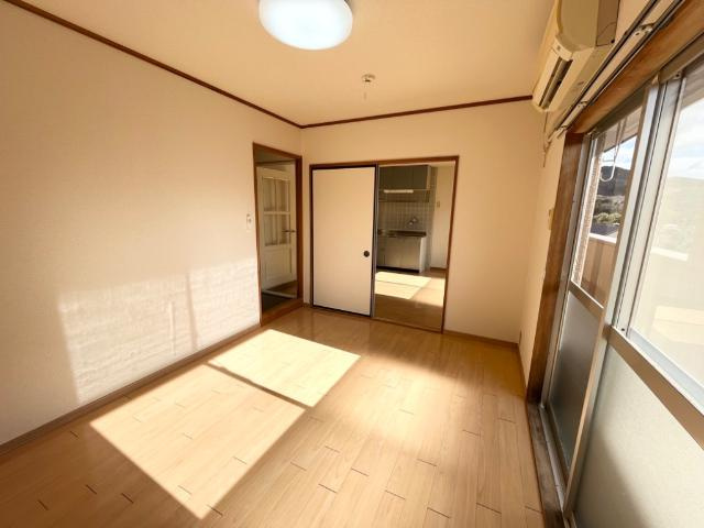 ラフィーネ石尾台の内装|洋室