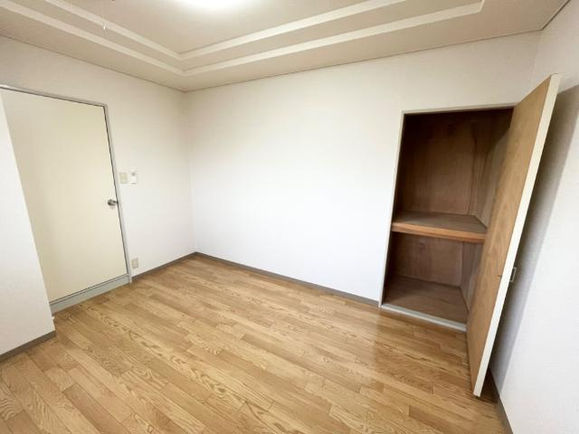 ラフィーネ石尾台の内装|洋室