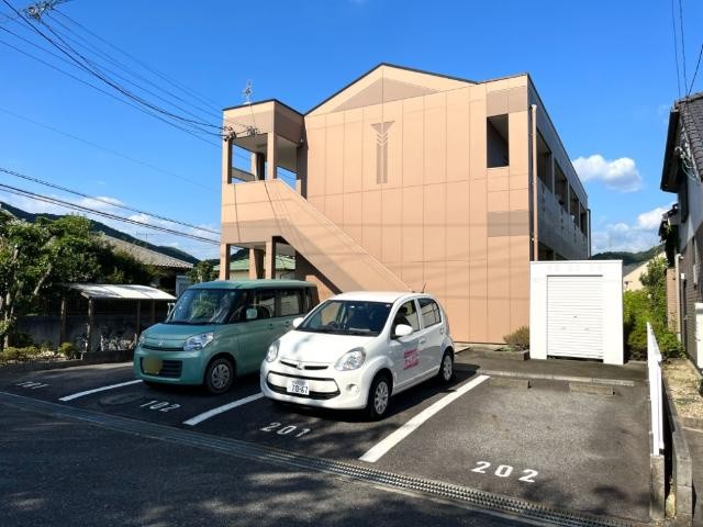 ラフィーネ石尾台の駐車場|外観写真（昼）