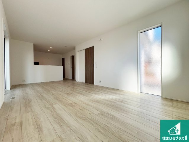 川西市霞ケ丘　第1期　新築一戸建ての前面道路含む現地写真|周辺は落ち着いた街並みの住宅地！子育てがしやすい住環境です！まだ未完成ですが、現地でしかわからない事もございます。是非一度ご覧ください。