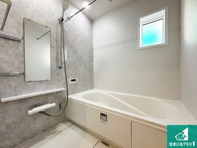 川西市霞ケ丘　第1期　新築一戸建ての前面道路含む現地写真|周辺は落ち着いた街並みの住宅地！子育てがしやすい住環境です！まだ未完成ですが、現地でしかわからない事もございます。是非一度ご覧ください。