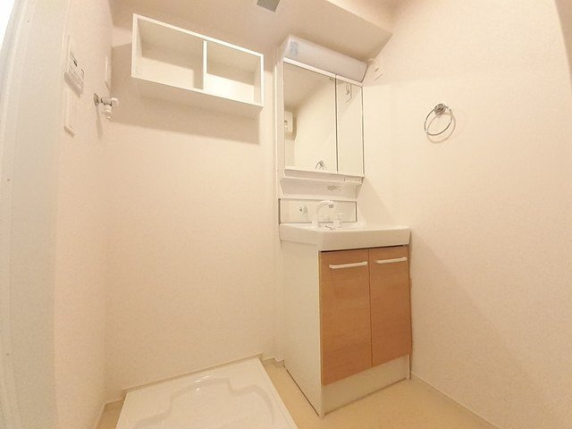 加古川市平岡町新在家３丁目のアパートの洗面所
