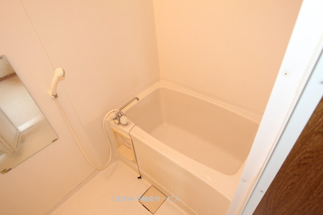 【浴室】 | コーポK＆K | お風呂で日々の疲れを落としましょう
コーポK&K　102号室　2019/7/12撮影