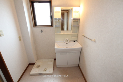 【洗面所】 | コーポK＆K | 明るい洗面所です
コーポK&K　102号室　2019/7/12撮影