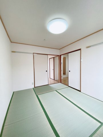 ファミールユタカ　Bの内装|別部屋反転間取りのお写真となります。