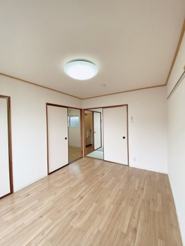 ファミールユタカ　Bの内装|別部屋反転間取りのお写真となります。