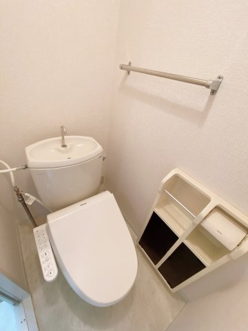 ファミールユタカ　Bのトイレ|別部屋反転間取りのお写真となります。