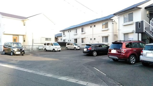 ファミールユタカ　Bの駐車場