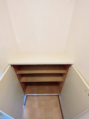 ファミールユタカ　Bの収納|別部屋反転間取りのお写真となります。