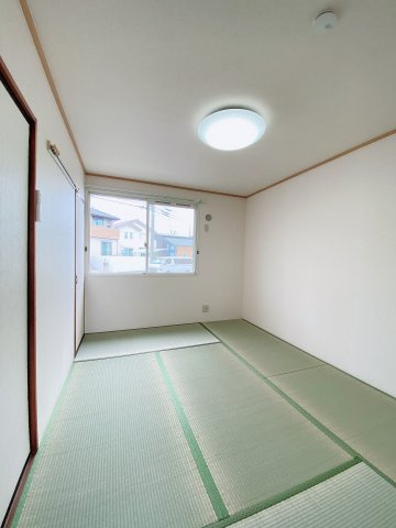 ファミールユタカ　Bの和室|別部屋反転間取りのお写真となります。