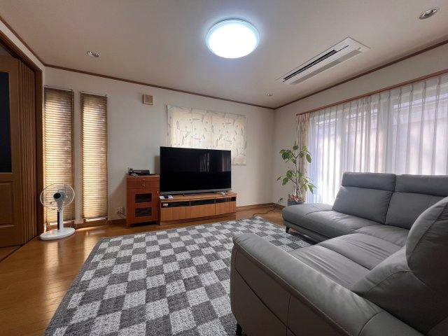 姫路市飾磨区矢倉町2丁目既存戸建の居間・リビング