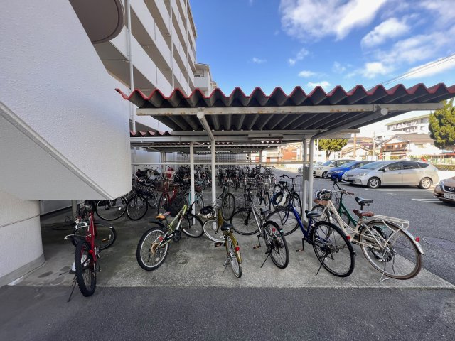 第七恵美酒マンションの駐輪場