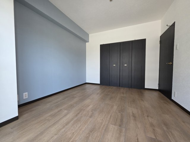第七恵美酒マンションの洋室