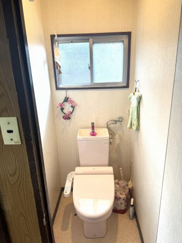 西脇市西脇店舗付き住宅のトイレ