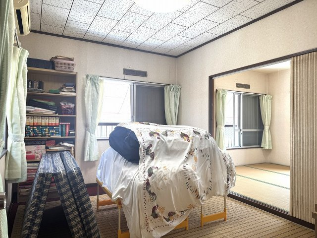 西脇市西脇店舗付き住宅の洋室|2階洋室
