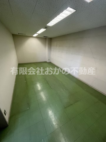 青山事業用売物件の洋室