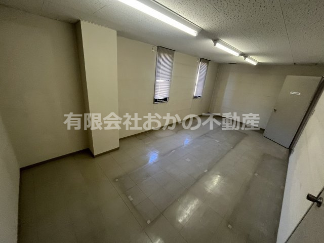 青山事業用売物件の洋室