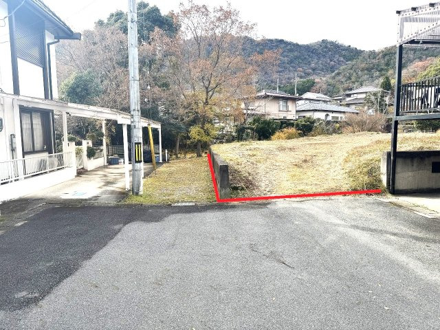 緑風台土地の前面道路含む現地写真