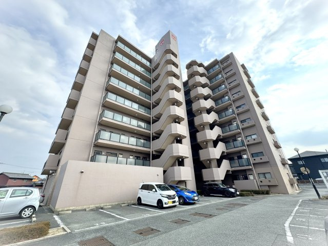 ロワイヤル斑鳩の外観|鉄筋コンクリート造9階建