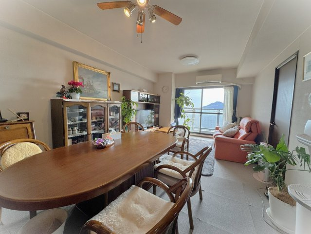 ロワイヤル斑鳩の居間・リビング|16帖の広々ＬＤＫ♪