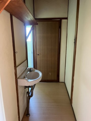 飾磨区鎌倉町平屋の独立洗面台