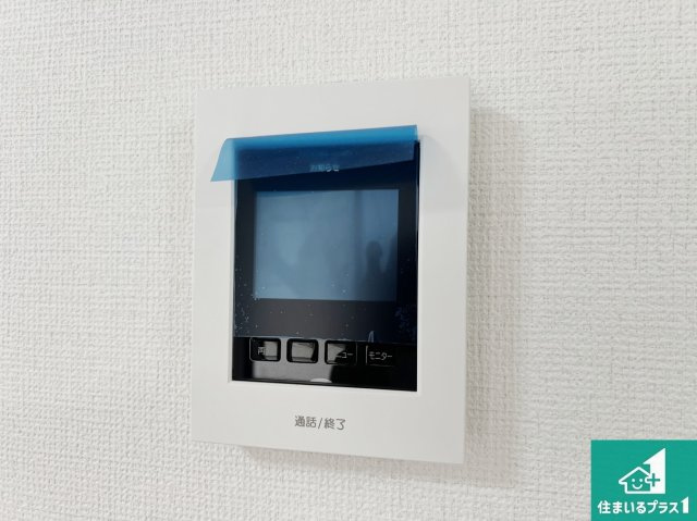 八尾市堤町　新築一戸建ての防犯設備|カラーモニターインターホン！声だけでなく来訪者の姿や顔がモニターで確認できるので、小さなお子様がいらっしゃるご家庭でも安心できます！
