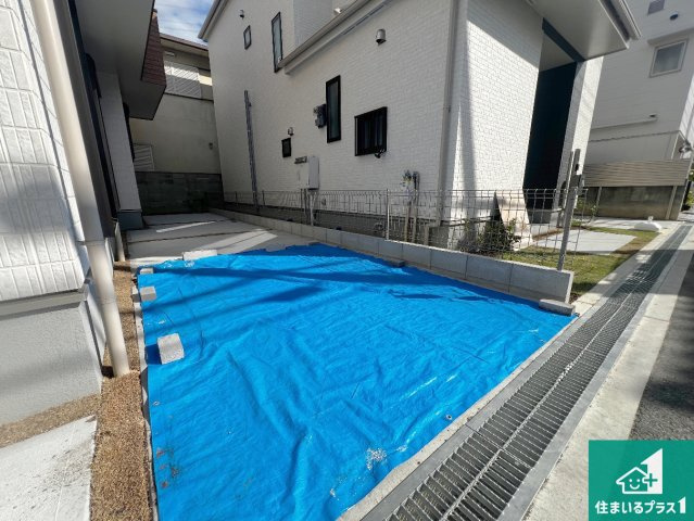 八尾市堤町　新築一戸建ての駐車場|２台分の駐車スペース有り！急な来客でも安心です！