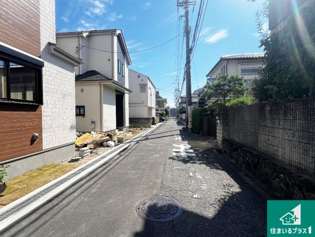 八尾市堤町　新築一戸建ての前面道路含む現地写真|車通りの少ない前面道路！お子様がいらっしゃるご家族でも安心！